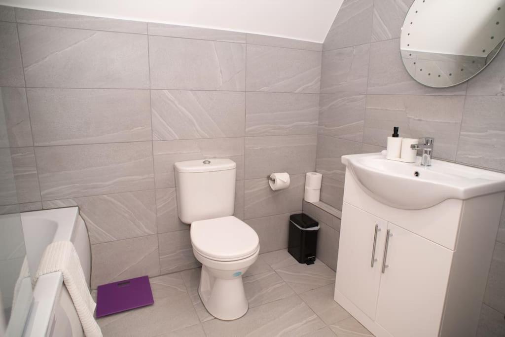 קידלינגטון Orchid Lodge - Two Bed Generous Flat - Parking, Netflix, Wifi - Close To Blenheim Palace & Oxford - F4 מראה חיצוני תמונה