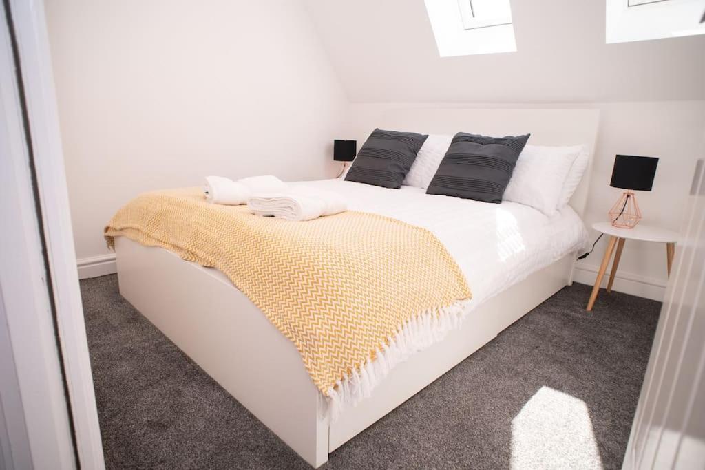 קידלינגטון Orchid Lodge - Two Bed Generous Flat - Parking, Netflix, Wifi - Close To Blenheim Palace & Oxford - F4 מראה חיצוני תמונה