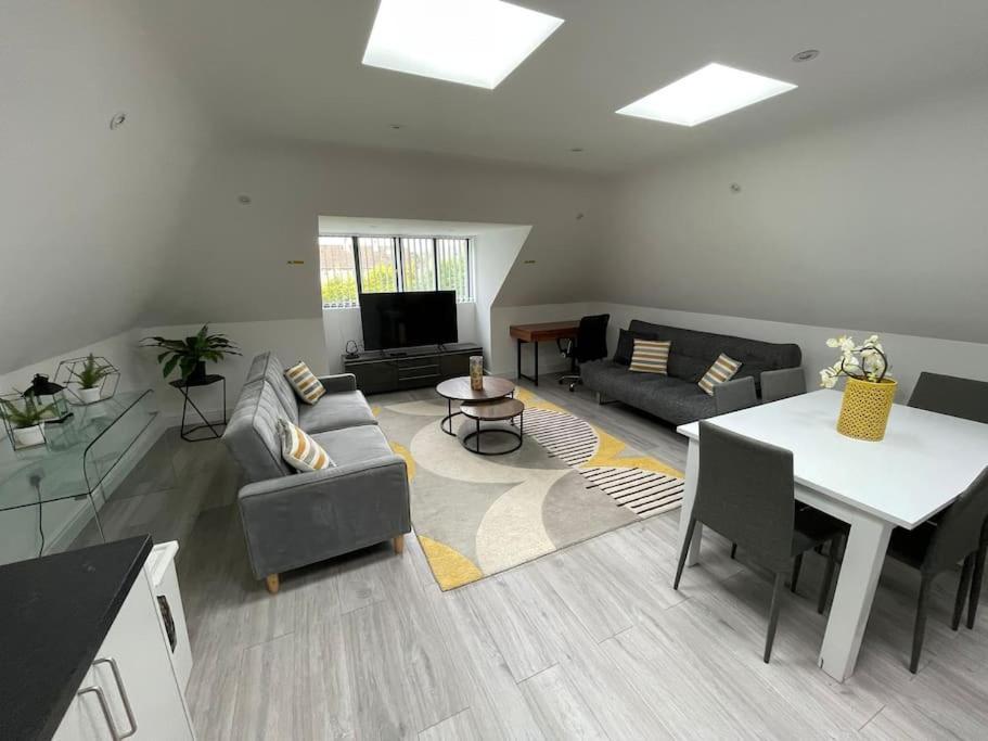קידלינגטון Orchid Lodge - Two Bed Generous Flat - Parking, Netflix, Wifi - Close To Blenheim Palace & Oxford - F4 מראה חיצוני תמונה