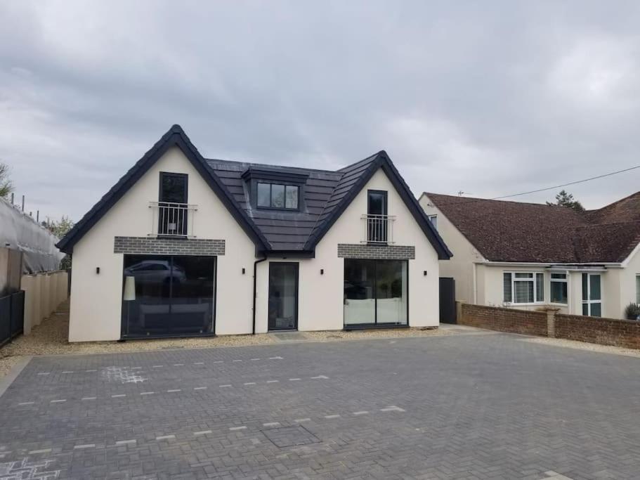 קידלינגטון Orchid Lodge - Two Bed Generous Flat - Parking, Netflix, Wifi - Close To Blenheim Palace & Oxford - F4 מראה חיצוני תמונה