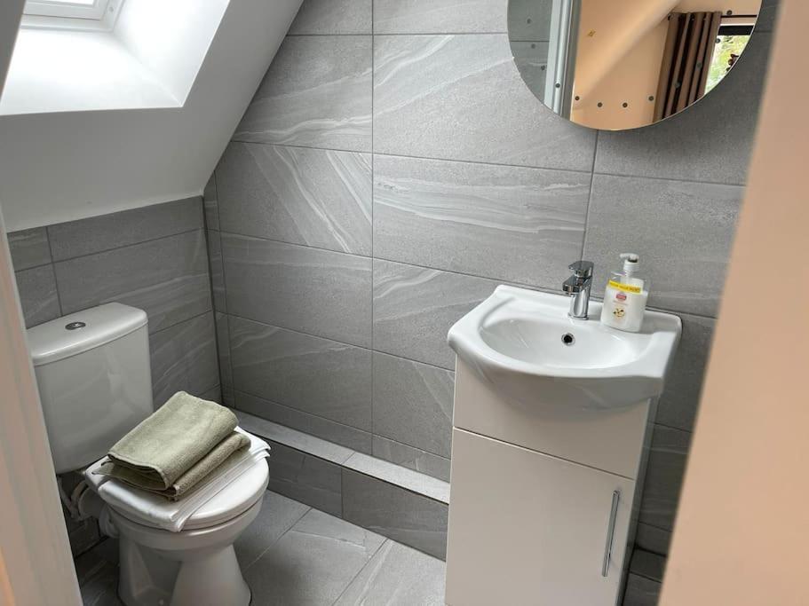 קידלינגטון Orchid Lodge - Two Bed Generous Flat - Parking, Netflix, Wifi - Close To Blenheim Palace & Oxford - F4 מראה חיצוני תמונה
