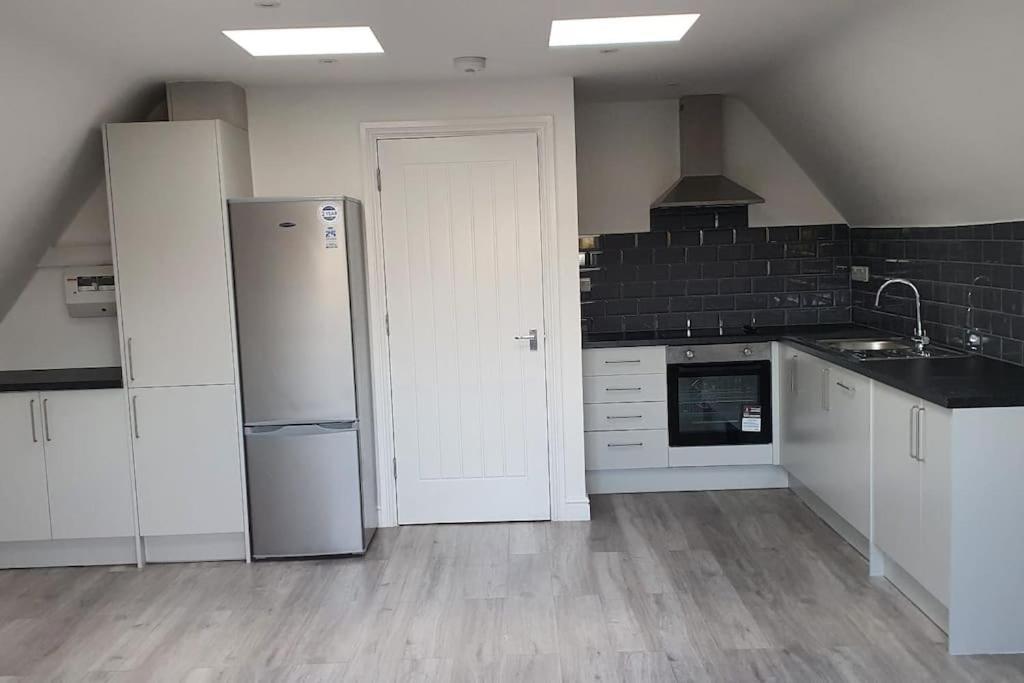 קידלינגטון Orchid Lodge - Two Bed Generous Flat - Parking, Netflix, Wifi - Close To Blenheim Palace & Oxford - F4 מראה חיצוני תמונה