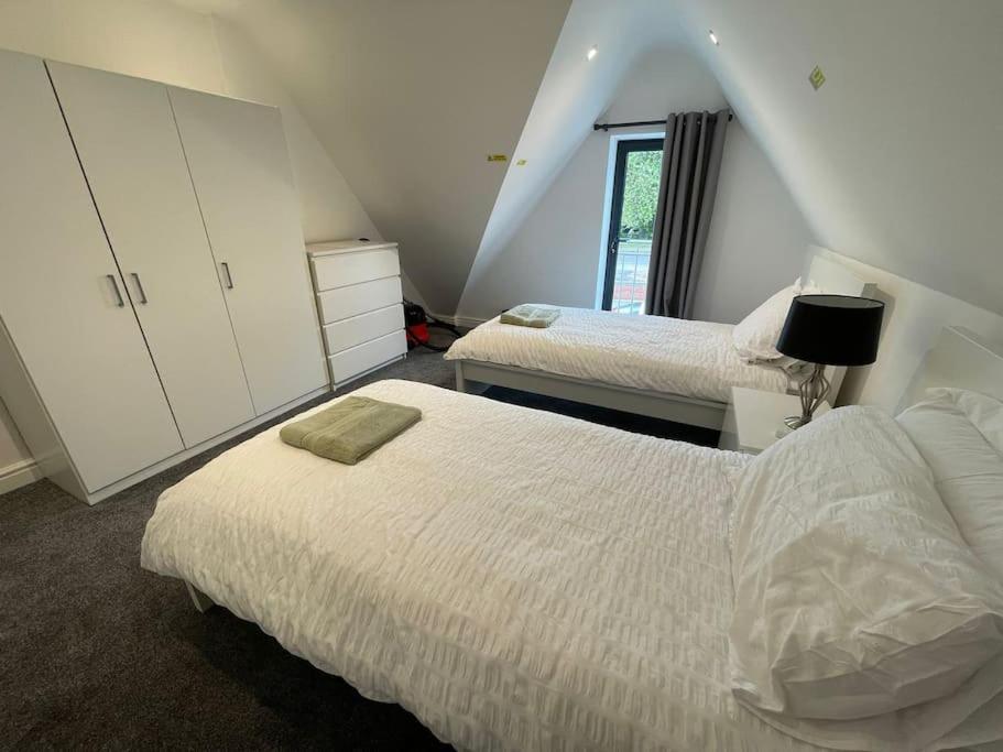 קידלינגטון Orchid Lodge - Two Bed Generous Flat - Parking, Netflix, Wifi - Close To Blenheim Palace & Oxford - F4 מראה חיצוני תמונה