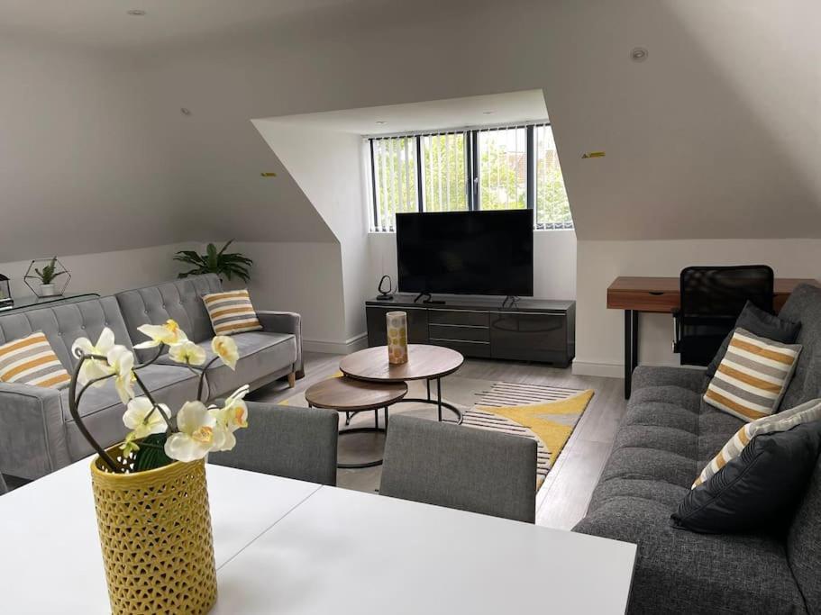 קידלינגטון Orchid Lodge - Two Bed Generous Flat - Parking, Netflix, Wifi - Close To Blenheim Palace & Oxford - F4 מראה חיצוני תמונה