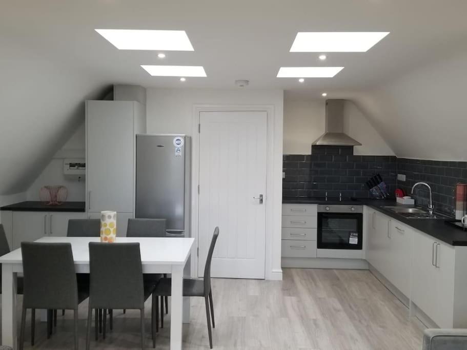 קידלינגטון Orchid Lodge - Two Bed Generous Flat - Parking, Netflix, Wifi - Close To Blenheim Palace & Oxford - F4 מראה חיצוני תמונה