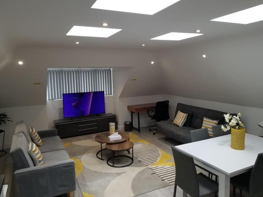 קידלינגטון Orchid Lodge - Two Bed Generous Flat - Parking, Netflix, Wifi - Close To Blenheim Palace & Oxford - F4 מראה חיצוני תמונה