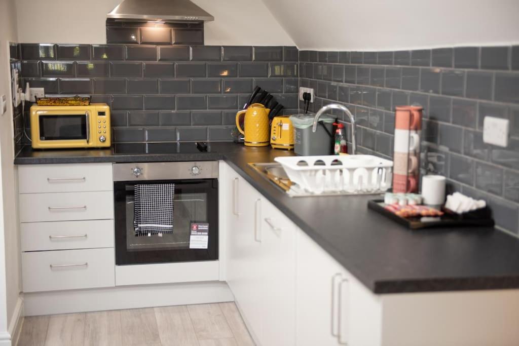 קידלינגטון Orchid Lodge - Two Bed Generous Flat - Parking, Netflix, Wifi - Close To Blenheim Palace & Oxford - F4 מראה חיצוני תמונה