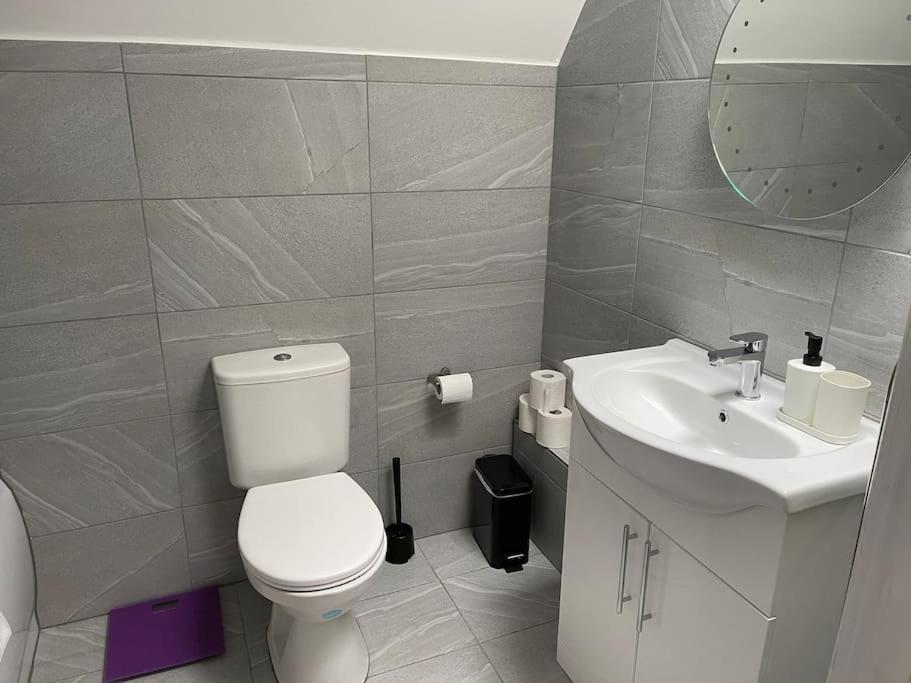 קידלינגטון Orchid Lodge - Two Bed Generous Flat - Parking, Netflix, Wifi - Close To Blenheim Palace & Oxford - F4 מראה חיצוני תמונה