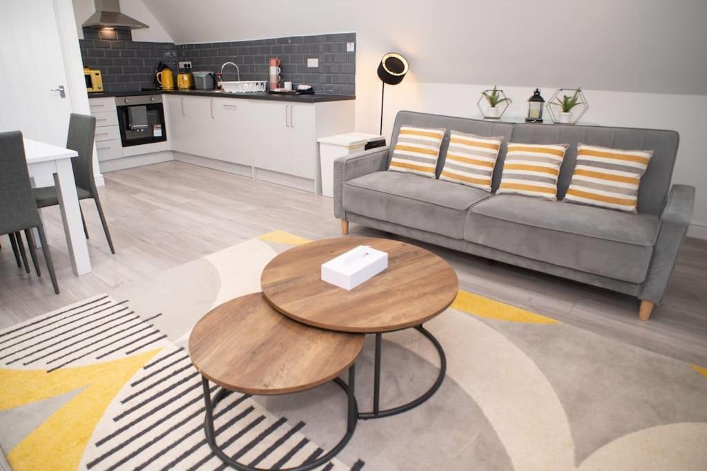קידלינגטון Orchid Lodge - Two Bed Generous Flat - Parking, Netflix, Wifi - Close To Blenheim Palace & Oxford - F4 מראה חיצוני תמונה