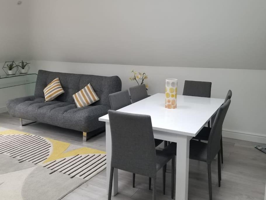קידלינגטון Orchid Lodge - Two Bed Generous Flat - Parking, Netflix, Wifi - Close To Blenheim Palace & Oxford - F4 מראה חיצוני תמונה