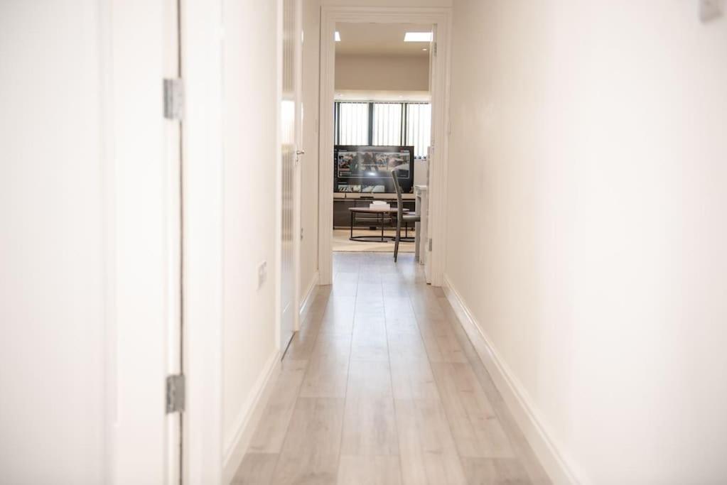 קידלינגטון Orchid Lodge - Two Bed Generous Flat - Parking, Netflix, Wifi - Close To Blenheim Palace & Oxford - F4 מראה חיצוני תמונה