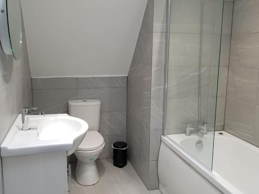 קידלינגטון Orchid Lodge - Two Bed Generous Flat - Parking, Netflix, Wifi - Close To Blenheim Palace & Oxford - F4 מראה חיצוני תמונה