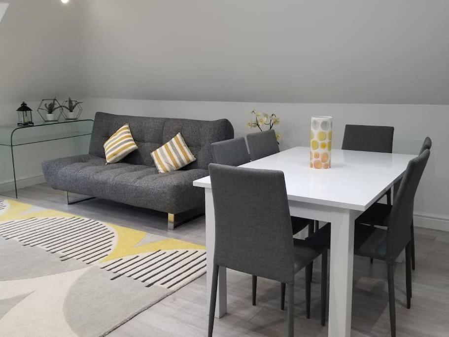 קידלינגטון Orchid Lodge - Two Bed Generous Flat - Parking, Netflix, Wifi - Close To Blenheim Palace & Oxford - F4 מראה חיצוני תמונה
